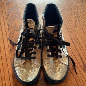 Vans woman 8.5 man 7.0 like new!